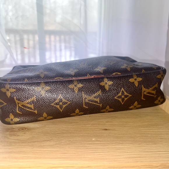 Louis Vuitton 𖤓 Monogram Compiègne 23 Clutch Bag. - Picture 7 of 12